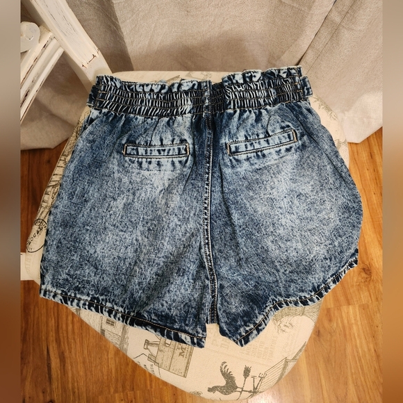 Denim Acid Wash Shorts Sz 26 Hi Waist/ Elastic On Back/ Front Tie/ Pockets - Picture 3 of 7